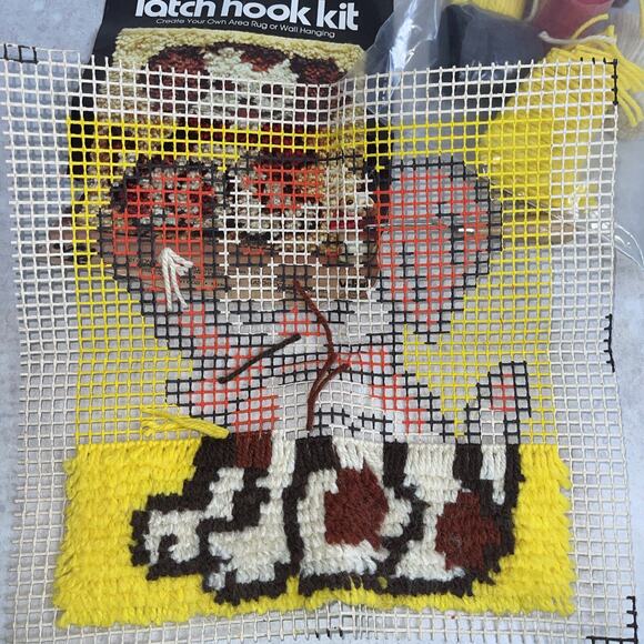 Vtg latch hook kit Poochie Dog Puppy 12x12” Valiant Crafts USA Wall Decor YKI - Picture 8 of 8